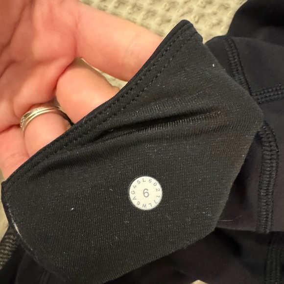 Lululemon mesh leggings - Picture 3 of 4